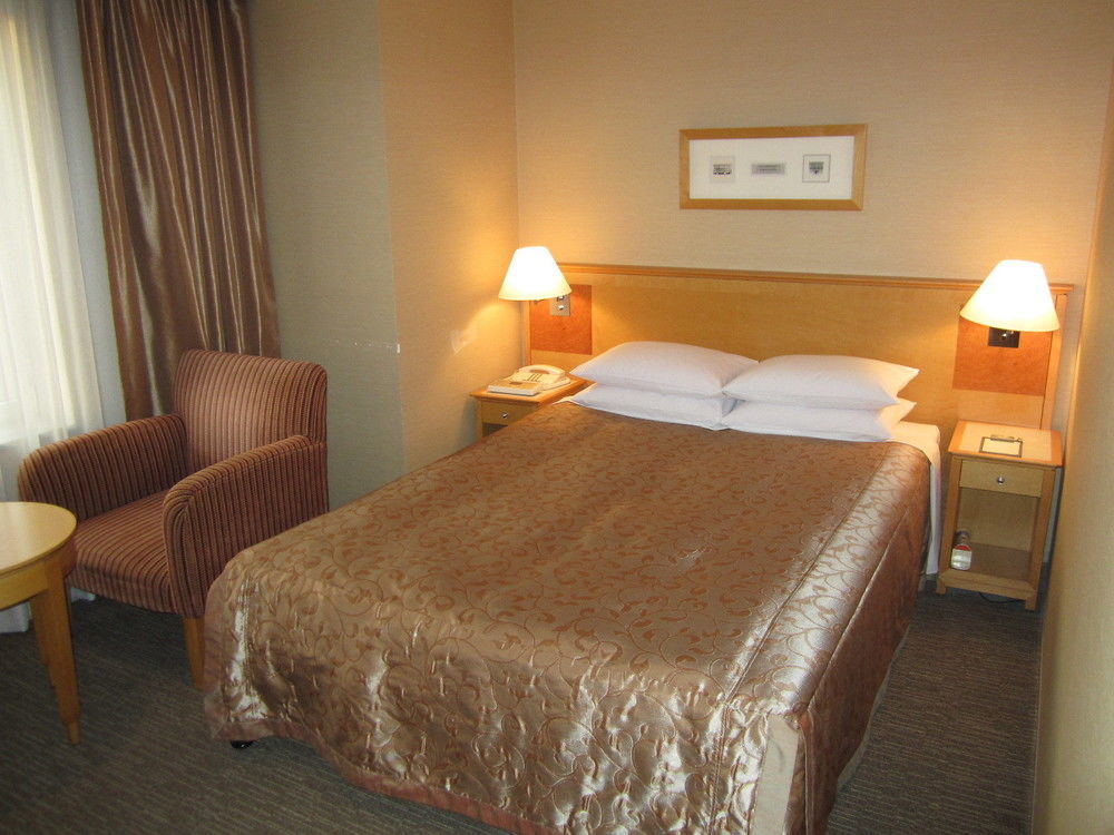 Rembrandt Hotel Ebina Exteriör bild