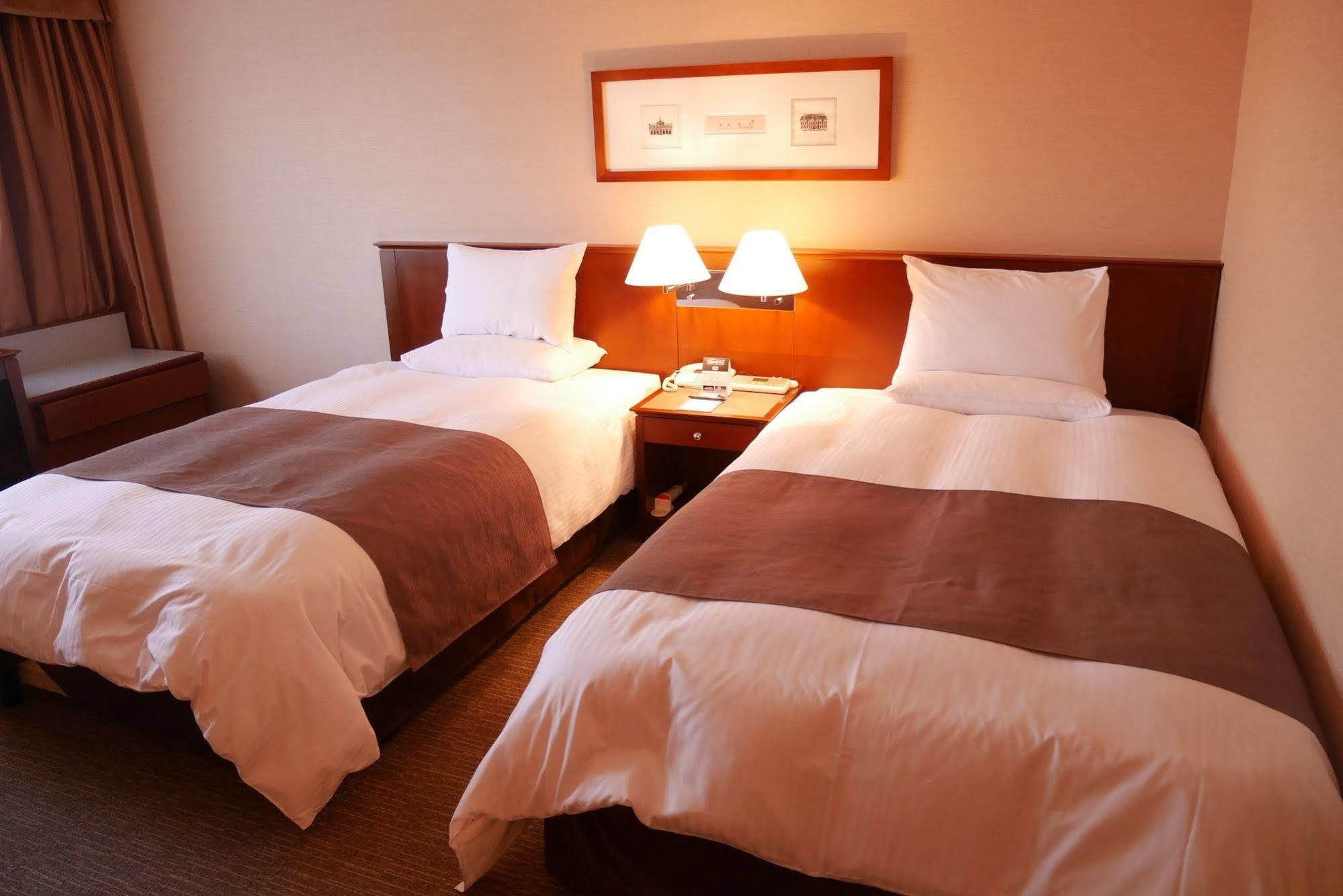 Rembrandt Hotel Ebina Exteriör bild
