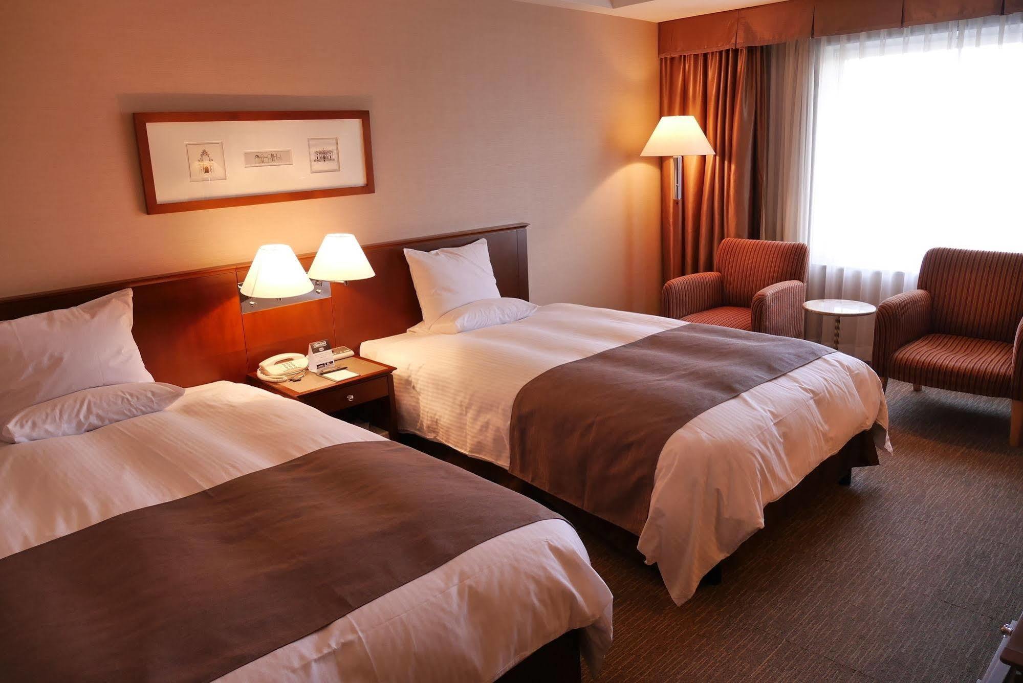 Rembrandt Hotel Ebina Exteriör bild